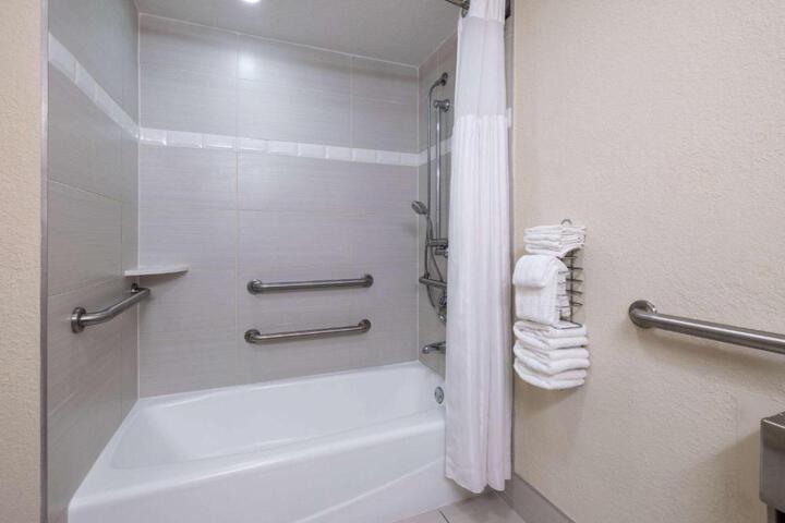 1 King Bed Pool View (13 of 18)