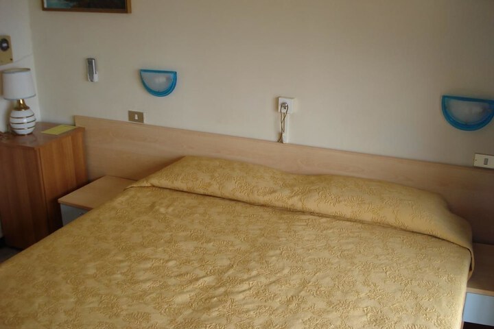 Room 7 of 10