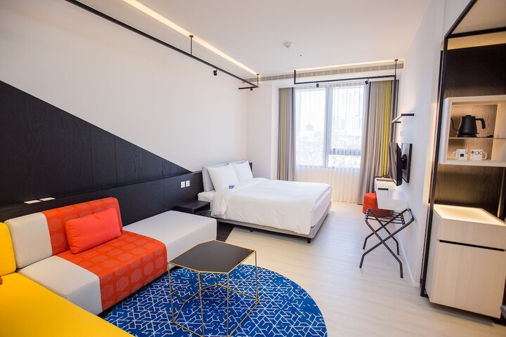 Room 34 of 83