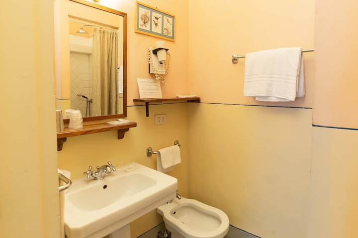 Room 32 of 45