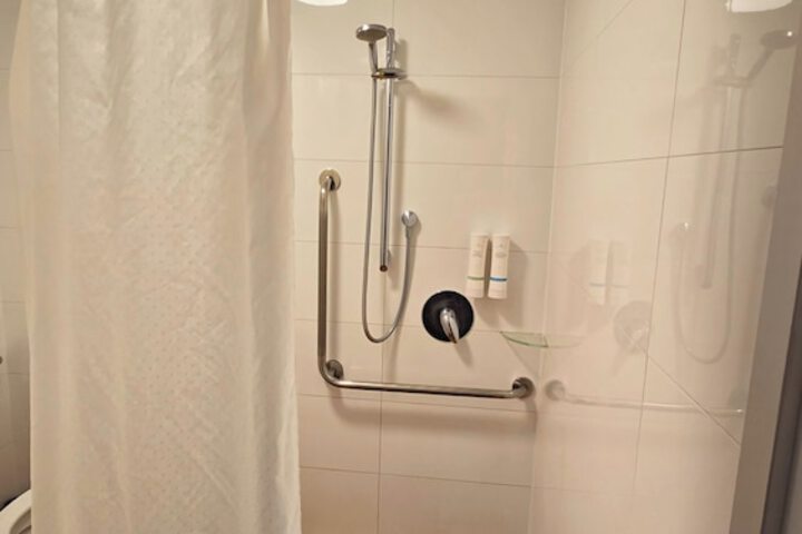 Room 135 of 175