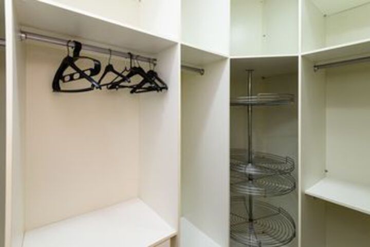Room 21 of 32