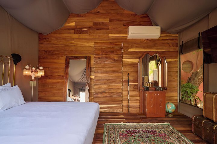 Room 4 of 34