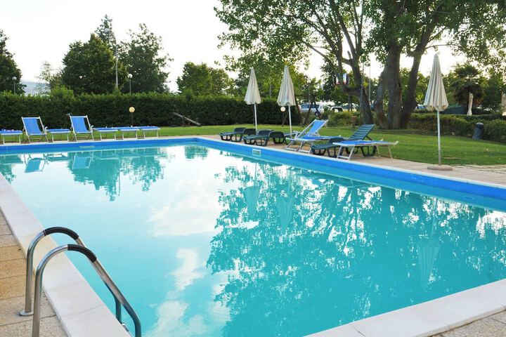 Pool 15 of 31