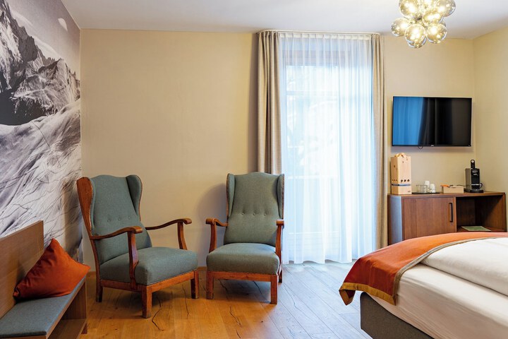 Room 4 of 97