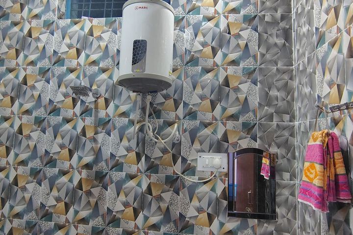 Room 4 of 7