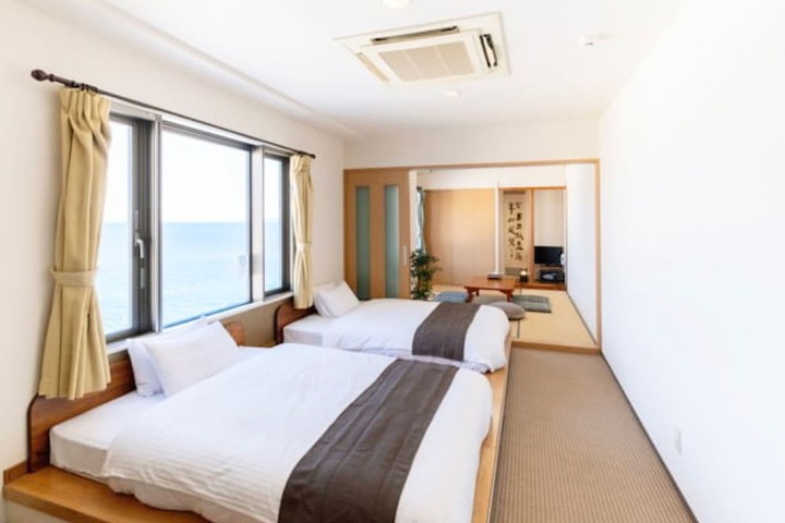 Room 37 of 62