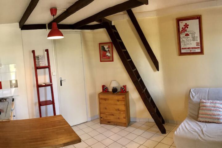 Room 24 of 141