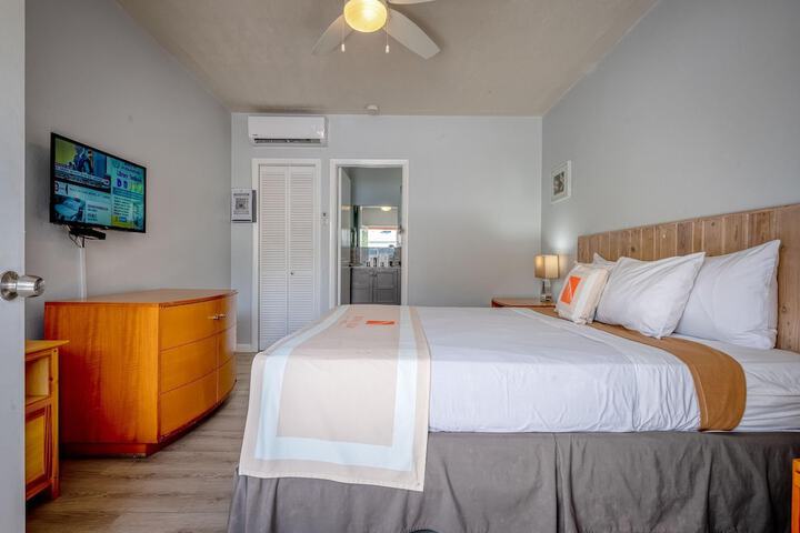 Room 8 of 27