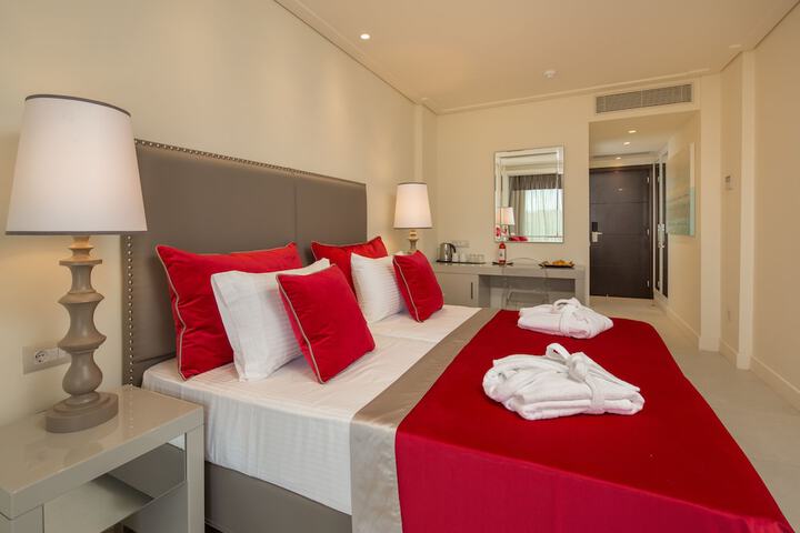 Room 26 of 195