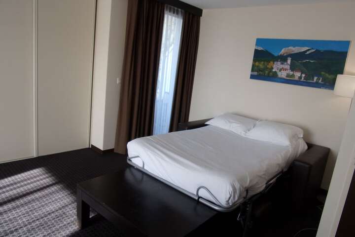 Room 7 of 73