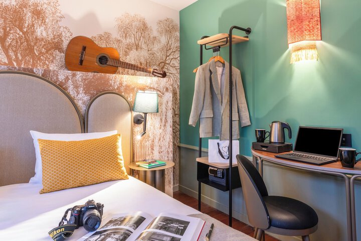 Room 10 of 30