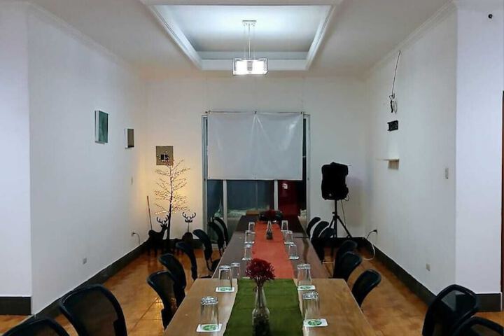 Room 16 of 37