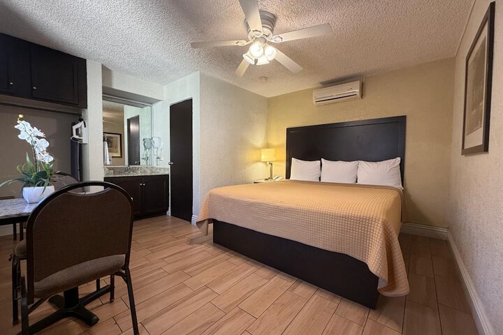 Room 3 of 9