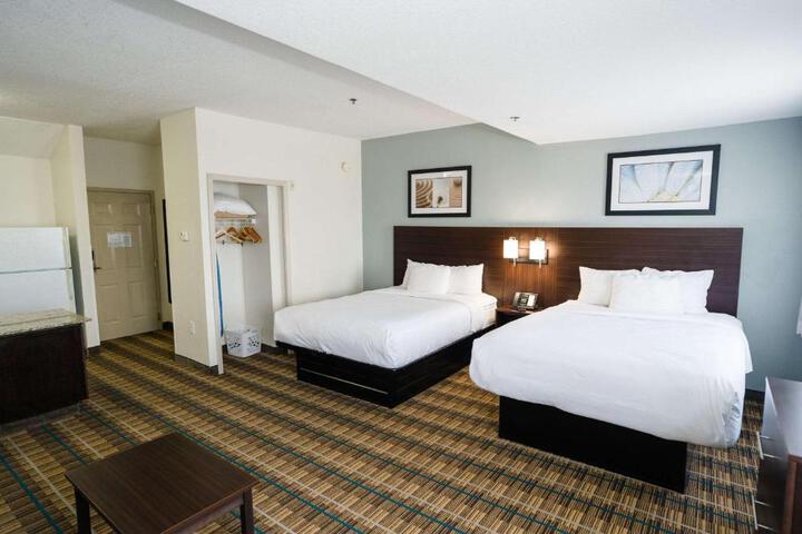 1 Queen Bed Suite (26 of 36)