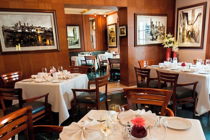 Dining 90 of 133