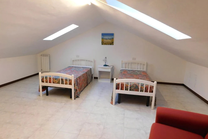 Room 7 of 8