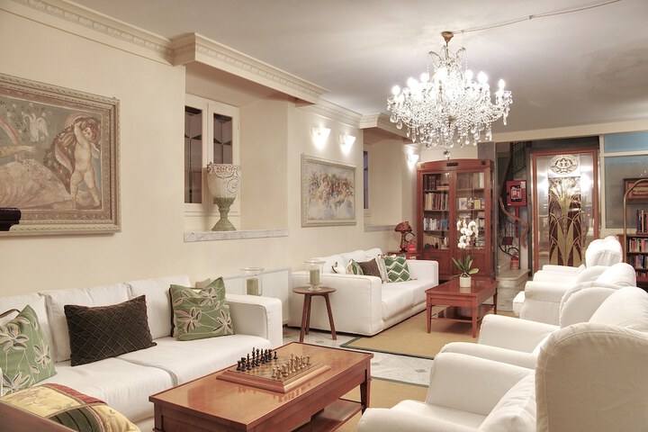 Guest Lobby