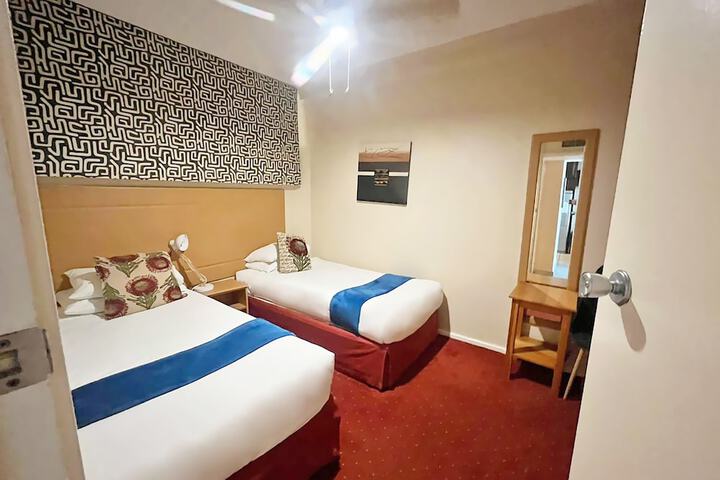 Room 14 of 181