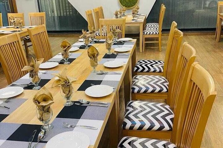 Dining 24 of 35