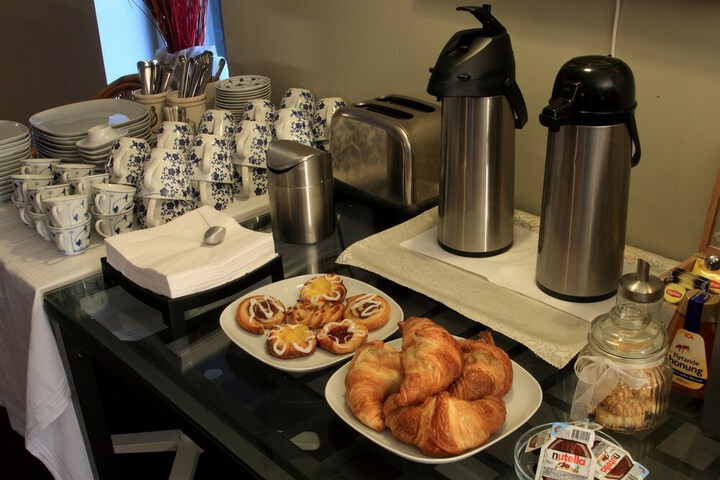 Breakfast/Coffee Service 27 of 44