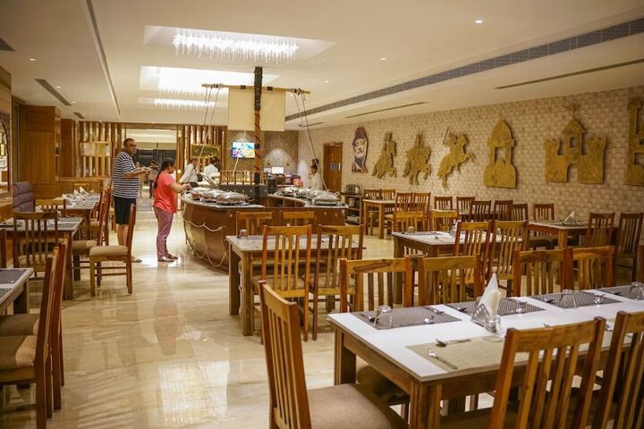 Dining 64 of 76