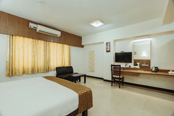 Room 6 of 30