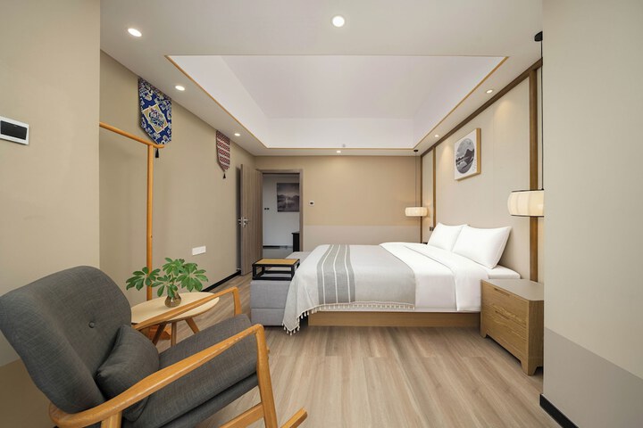 Room 35 of 79