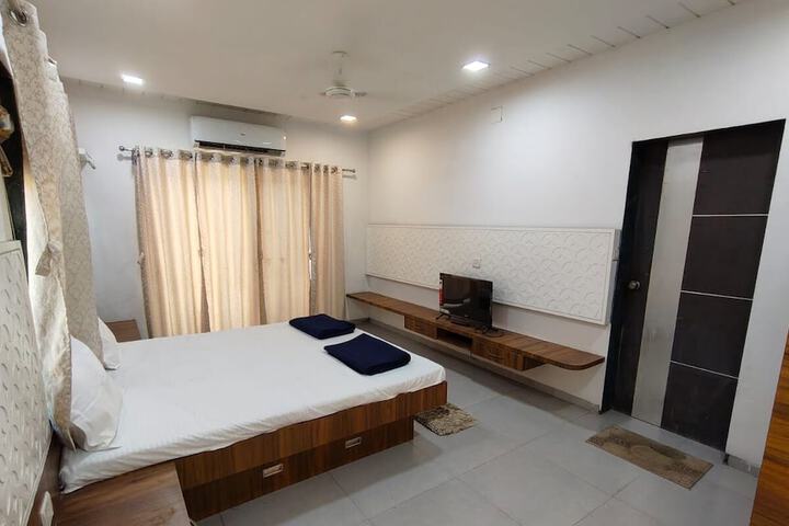 Room 8 of 43