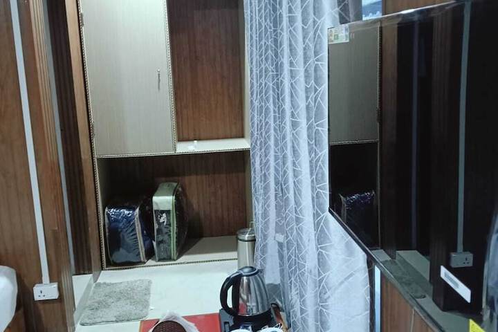 Room 7 of 9