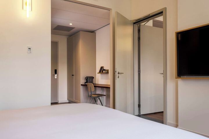 Room 18 of 82