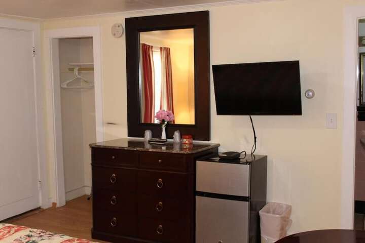 Room 4 of 20