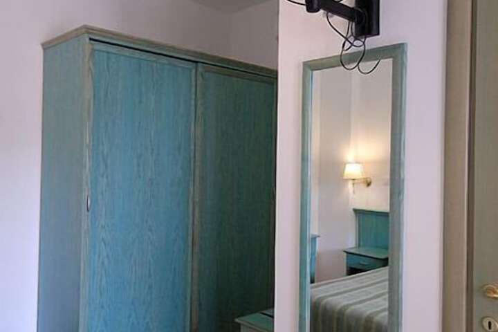 Room 15 of 41