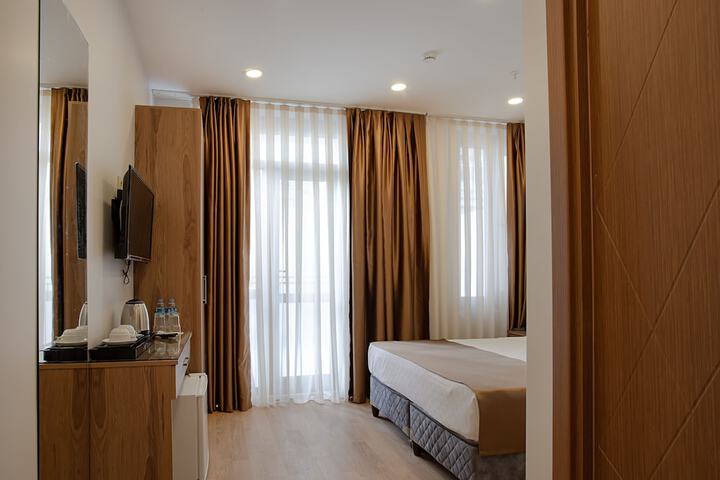 Room 13 of 66