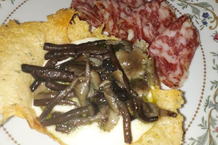 Dining 32 of 47