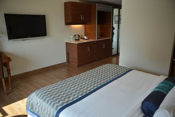 Room 8 of 30