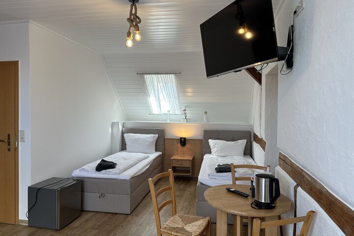 Room 42 of 85