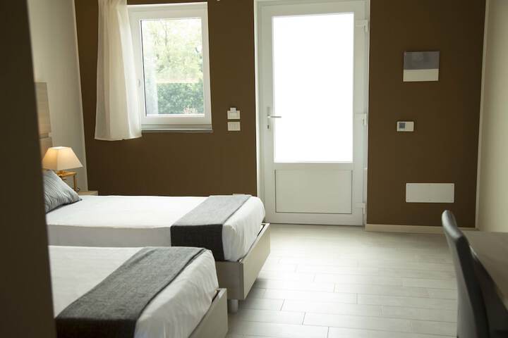 Room 2 of 27