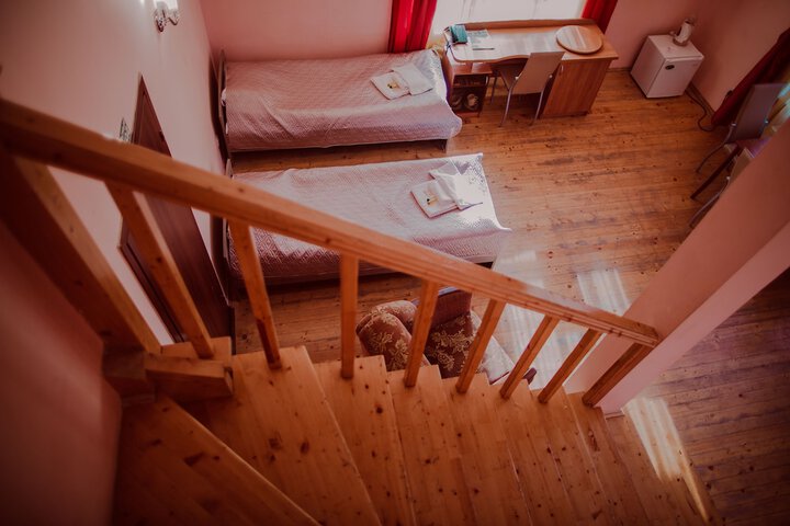 Room 7 of 90