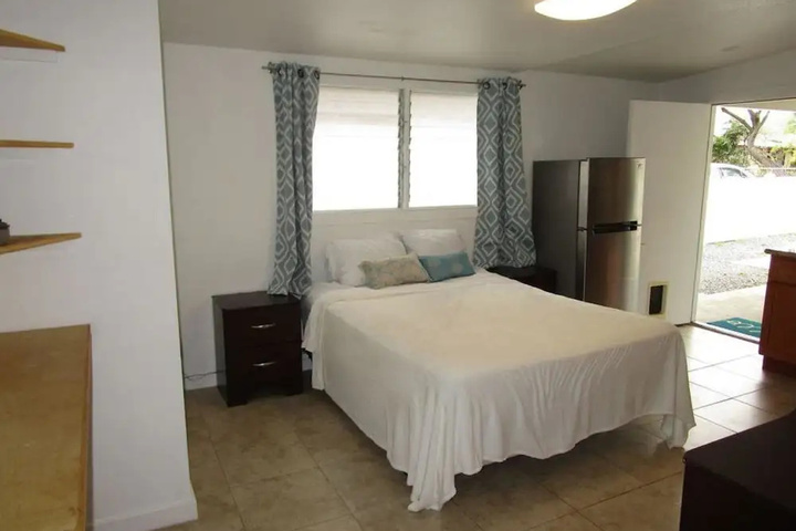 Room 4 of 8