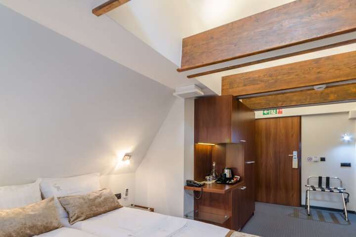 Room 36 of 146