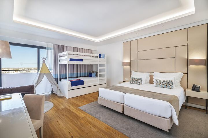 Room 10 of 126