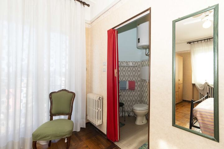 Room 5 of 22