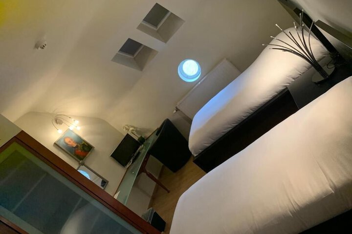 Room 11 of 30
