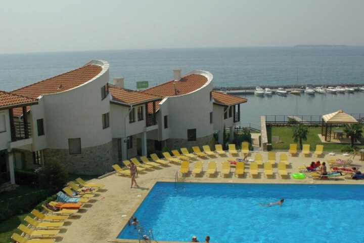 Pool 86 of 137