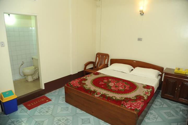 Room 2 of 6