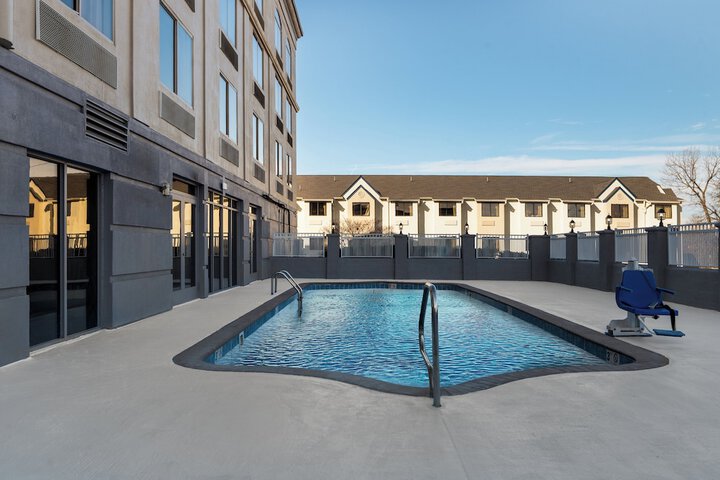 Pool 35 of 68