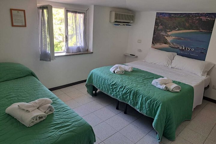 Room 6 of 30