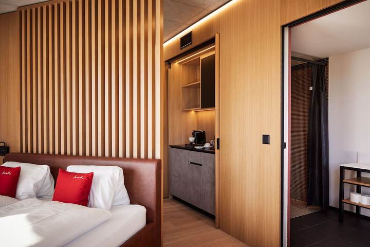 Room 12 of 38