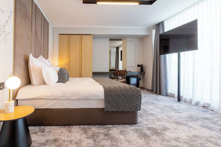 Room 3 of 37